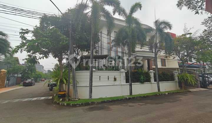 rumah hoek gading kirana luas 329m hadap timur selatan jalan boulevard