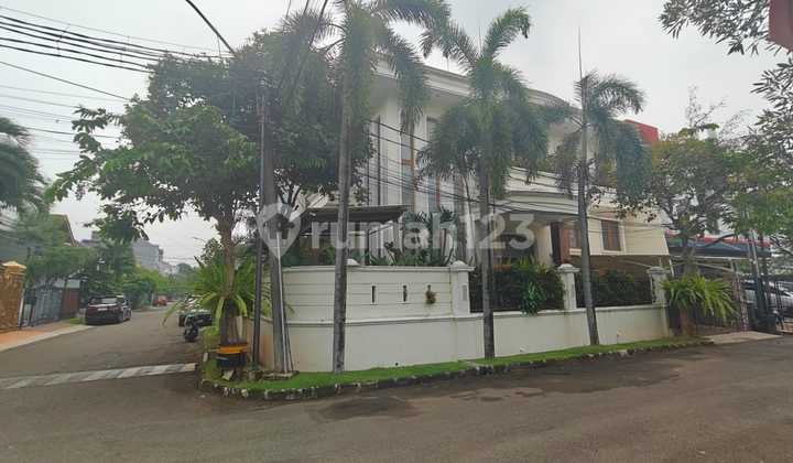rumah hoek gading kirana luas 329m hadap timur selatan jalan boulevard
