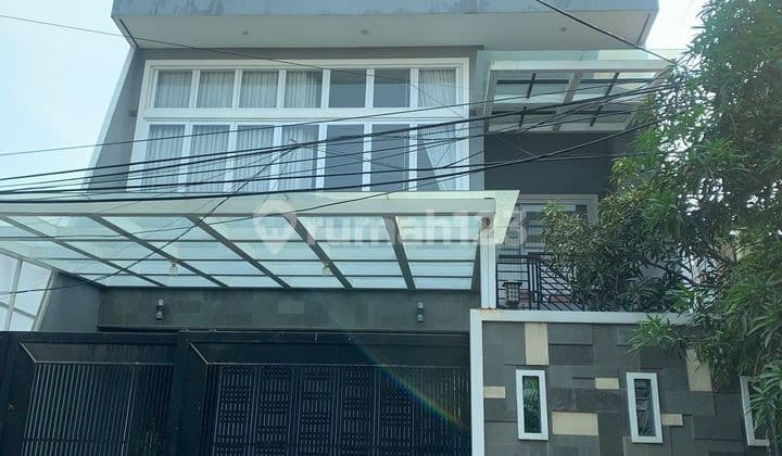 rumah sumagung 4 lantai luas bangunan 600m hadap selatan masih nego