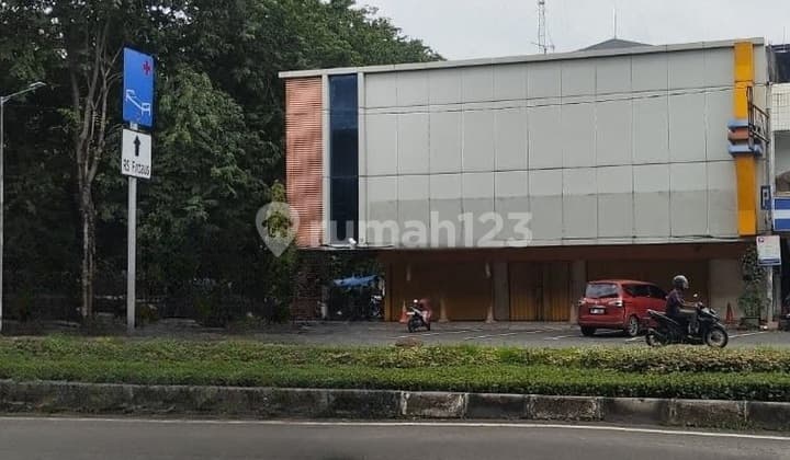 Ruko Boulevard Raya dengan Luas 150M Cocok untuk Usaha Pinggir Jalan Raya
