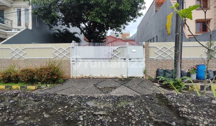 Rumah Pinggir Jalan Luas 640M Hadap Selatan Lingkungan Nyaman , Masih Nego