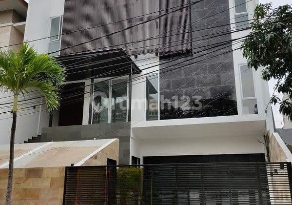 Sunter House with 4-Story Building, 240M Area, North Facing, Has Swimming Pool