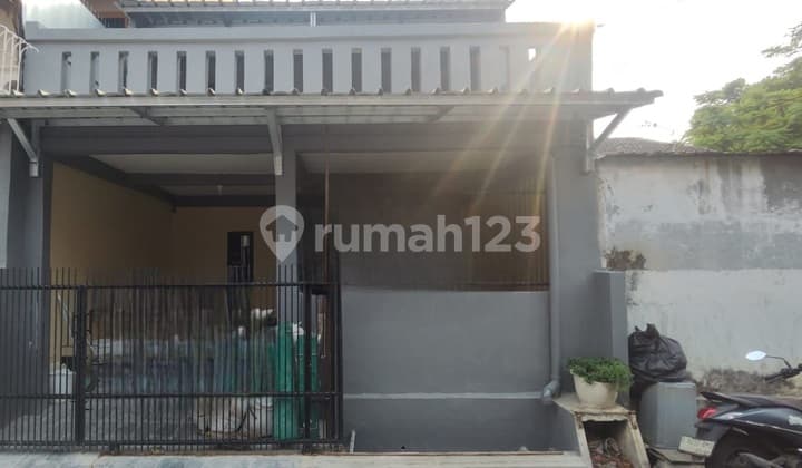 Renovated House Ready to Use in Sunter Area, East Facing, 2-Story Building