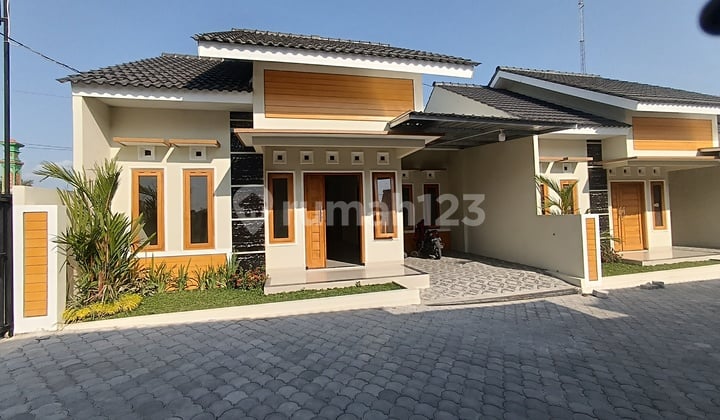 New Ready-to-Occupy 1-Story House in Kadisoka Near Unriyo Campus