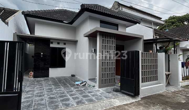 Modern Luxurious House with Limasan Design in Maguwoharjo Sleman Cluster, Near Unriyo Tajem Campus.