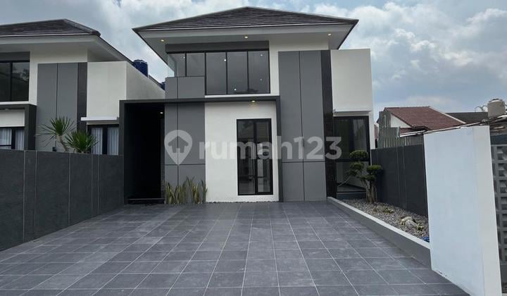 Rumah mewah modern di jakal km 13,Dekat Al Azhar Chairo