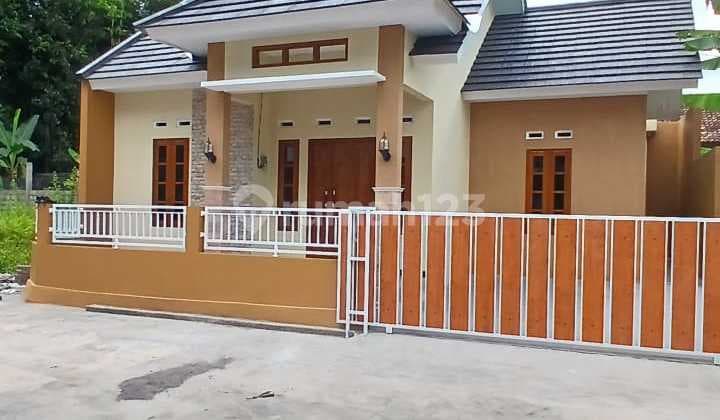 Rumah baru asri di seyegan Sleman, Dekat pasar cebongan