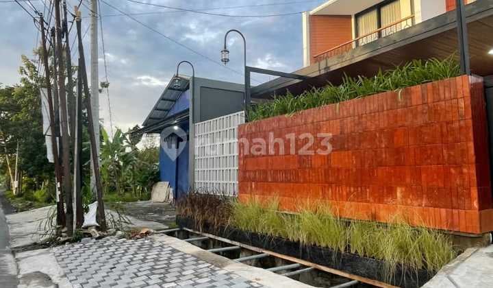 Rumah Mewah Full Furnished,Dilengkapi dengan Villa Include Privat Pool di Mlati,Dekat Monjali