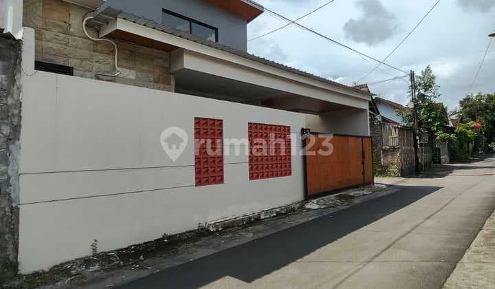 Rumah Tropis Kontemporer modern di Wedomartani,Utara SD Model Dan JOGJA BAY