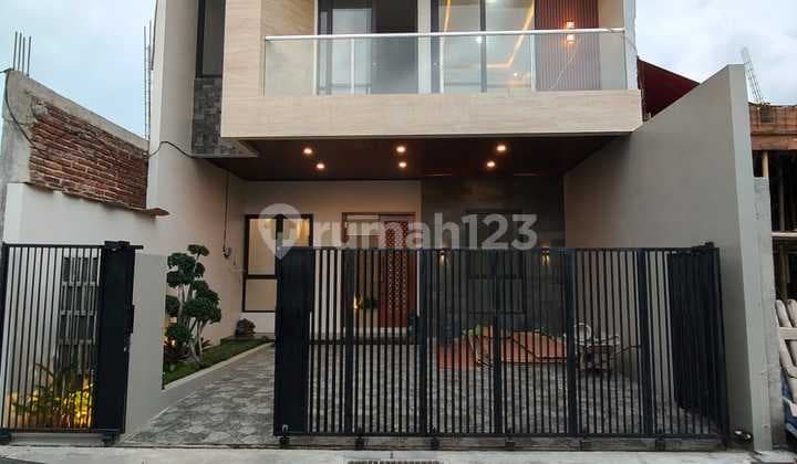 Ready-to-Occupy House with Modern Contemporary Design on Jl. Palagan, Near Filosofi Kopi