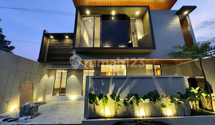 Rumah baru 2 lantai Desain Kontemporer Modern di Maguwoharjo,Dekat Waterboom JOGJA BAY