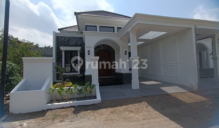 Rumah Klasik modern di jakal km 13,Dekat Kampus UII Terpadu