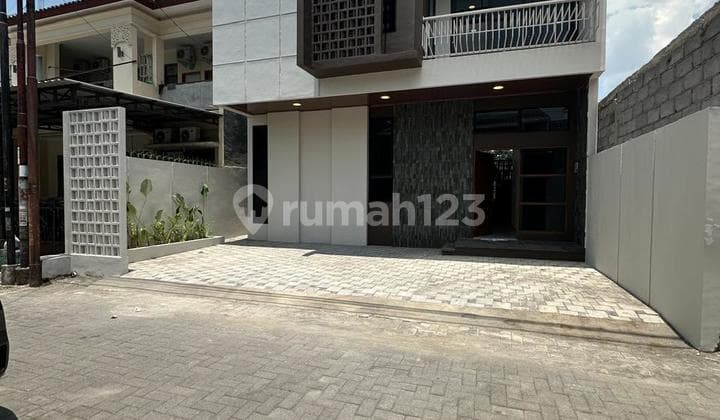 Modern Industrial Style House in Premium Location, Jl Palagan Km 6, Near Hyatt Hotel and UGM Campus