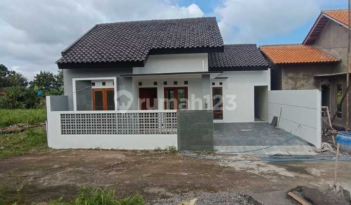 Rumah baru minimalis di jl.Magelang ,Dekat IBARBO PARK