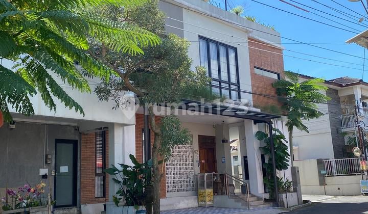 Rumah villa 3 lantai semi furnished di Jl. Kaliurang km 7,Dekat Kampus UGM
