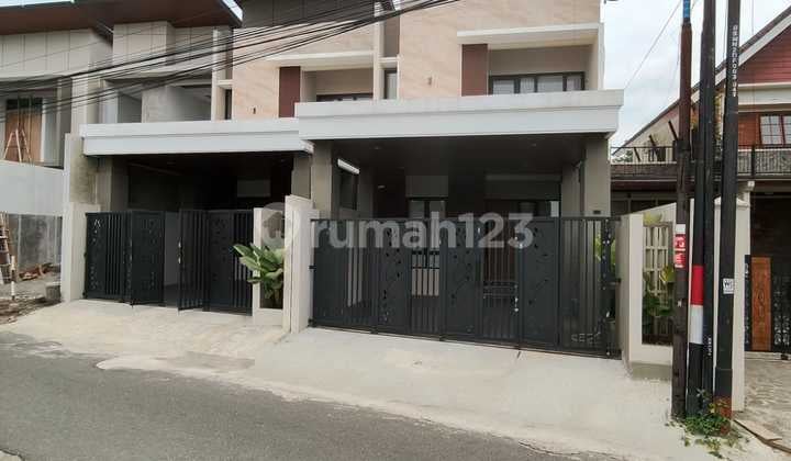 Rumah Modern Kontemporer di Jakal Km 13,Dekat Kampus Uii Terpadu