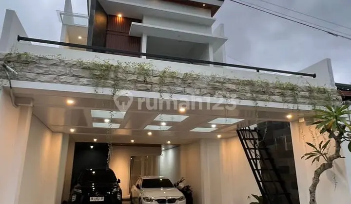 Rumah 2 Lantai Desain Kontemporer Modern,Dalam Perum Elit Di jl.Parangtritis km 5,5