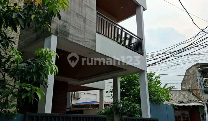 Rumah 2 Lantai Dekat Stasiun LRT Ciracas Jaktim