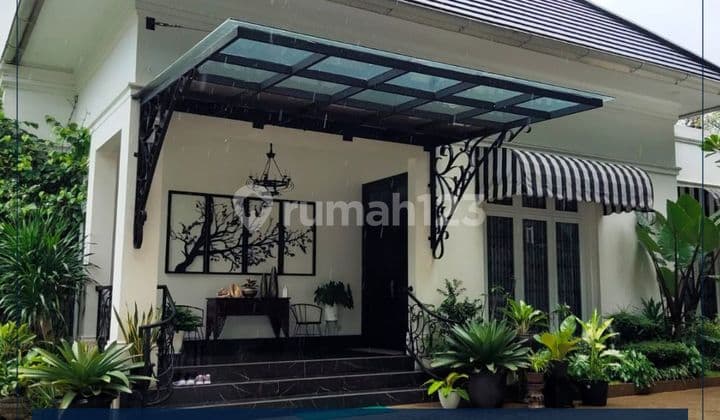 Rumah Halaman Luas Siap Huni, Ada Kolam Renang Di Menteng - Jakarta Pusat