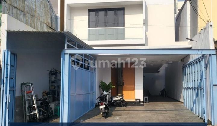 Rumah Besar 4 Kamar Full Furnished di Cempaka Putih Jakarta Pusat - SHM