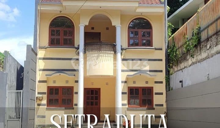 Murah !! Rumah Dijual/Disewakan Lebar 8 Meter Luas 300 Meter di Setra Duta, Cemara, Bandung