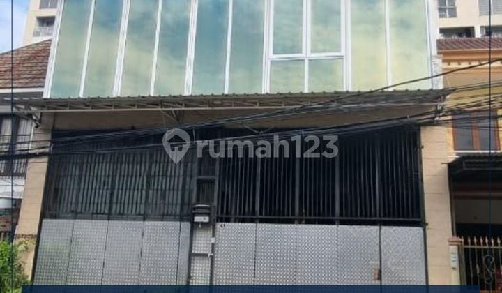 Rumah 4 Kamar Siap Huni - SHM - Lokasi Pinggir Jalan di Taman Semanan - Jakarta Barat