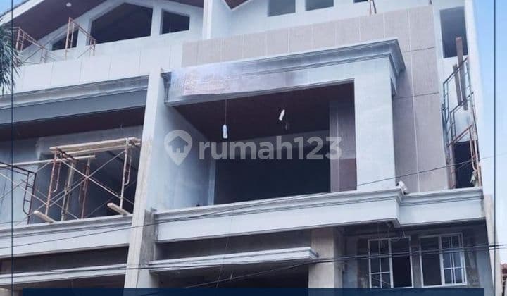 Rumah Baru 4 Kamar Dengan Lift Luas 200 Meter Lebih Di Puri Indah, Jakarta Barat