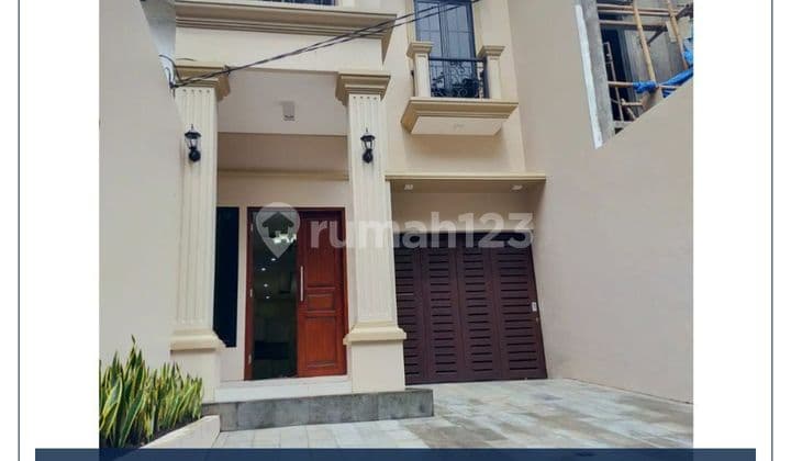 New 3-Bedroom House American Modern Design Facing East, Kemanggisan West Jakarta