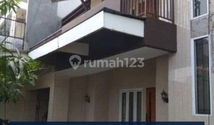 Quick Sale !! Nice House in Tanjung Duren Ready to Live In, Road Width for 2 Cars