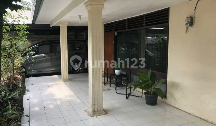 Rumah 2 lantai tengah kota