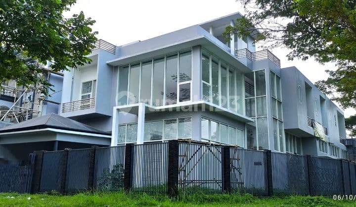Rumah mewah 3 lantai di lokasi super premium citra raya tangerang.