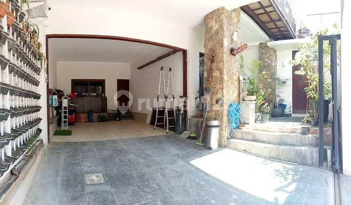 Minimalist House in Tukad Badung Renon Denpasar