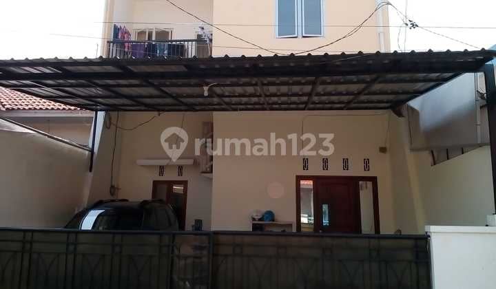 Rumah Siap Huni 2 Lantai Fasilitas Kolam Renang dan Gym