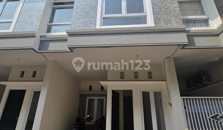 Rumah Nyaman di Ploso Timur - Akses Mudah