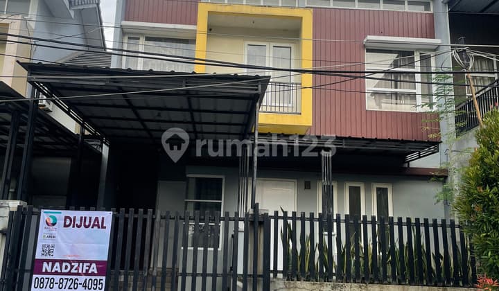Rumah 2 Lt Di Bukit Golf Riverside Cibubur, Strategis dekat pintu tol.