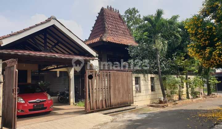 Rumah Hook di Komplek IPTN Cibubur, dekat LRT Harjamukti.
