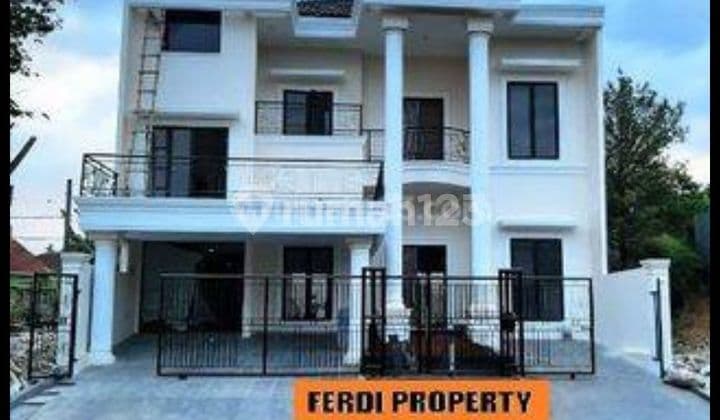 Rumah Mewah 2,5 Lantai Hadap Timur Bonus Kolam Renang Kota Wisata