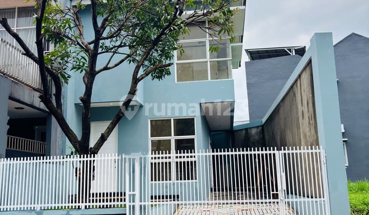 Siap Huni, Rumah, 2 Lantai, SHM, Bebas Banjir Lokasi Hook