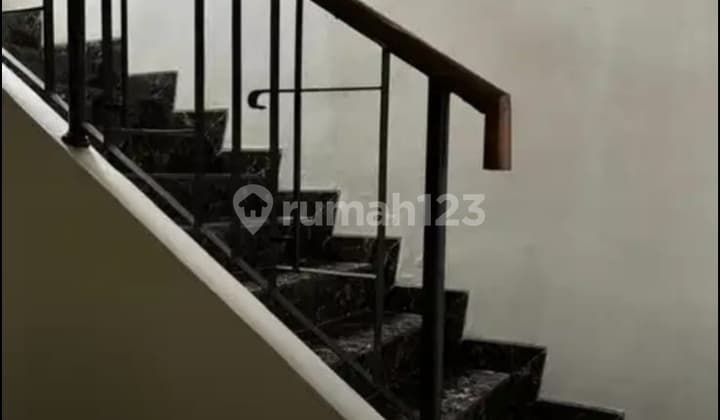 Rumah 2 Lantai Bagus Unfurnished HGB Kawasan Premium Akses Mudah