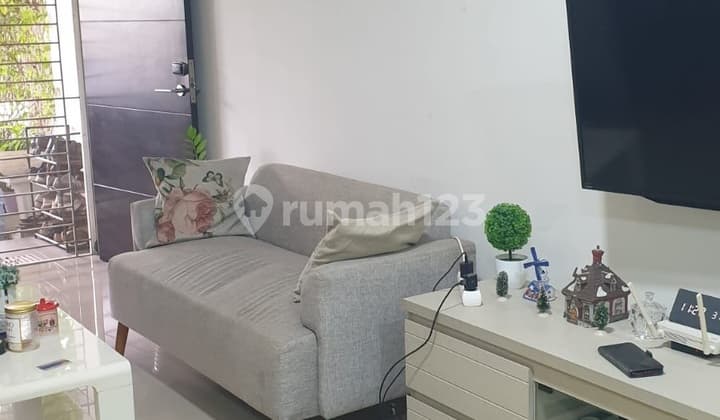 Rumah, 2 Lantai 3+1 Kamar Tidur SHM Akses 2 Menit Toll Jatikarya