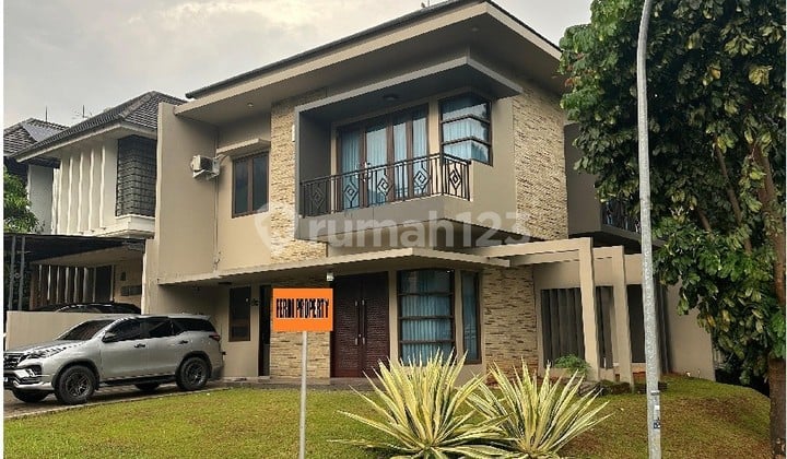 Rumah, 2 Lantai, SHM, Full Furnished Lokasi Hook Depan Taman