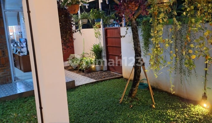 Bebas Banjir, Rumah, 2 Lantai, Siap Huni Lokasi Hook Model Unik