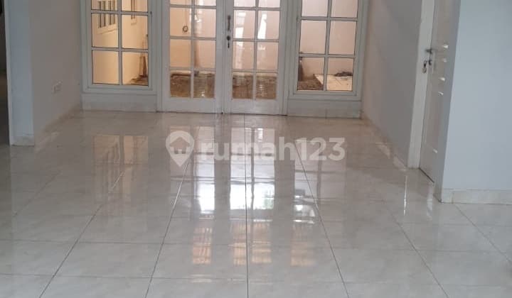 Bebas Banjir, Rumah, 1 Lantai 3+1 Kamar Tidur Depan Taman Fasum