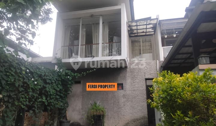 Rumah, 2 Lantai, SHM, Dekat Tempat Ibadah Bebas Banjir