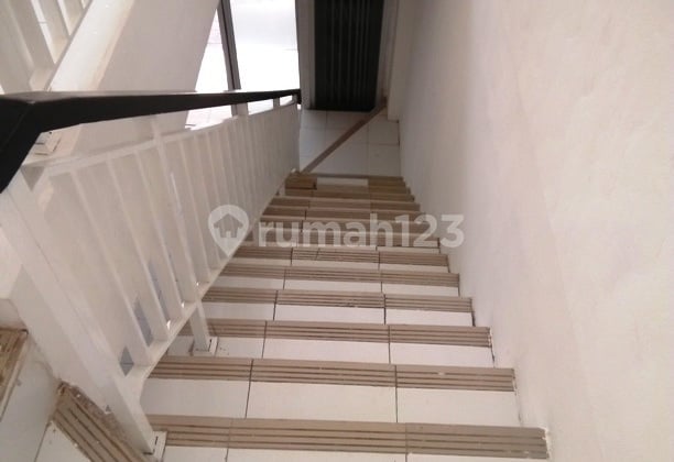 Ready to Occupy, Shop House, 2 Floors, Freehold Title, Near Toll Road Access, Suitable for Business.
