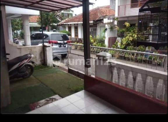 Rumah di Komplek Margahayu Raya Jl.Pluto 2 Lantai SHM Selatan