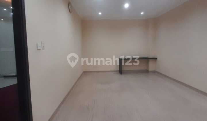 Dijual Ruko Bagus Dua Lantai di Scbd (Pd013962)
