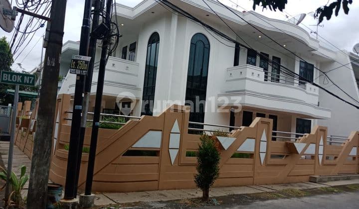 Luxury House in Green Garden