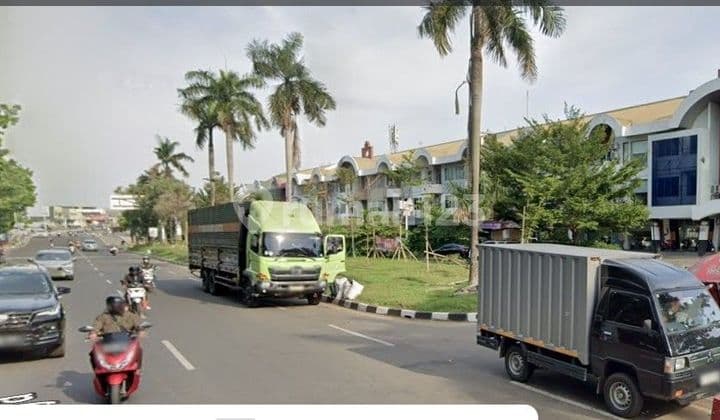 Ruko Strategis di Jalan Joglo Raya Lahan Parkir Luas