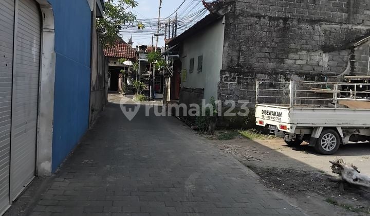House on Jl Tukad Tegal Wangi Sesetan Den in South Denpasar